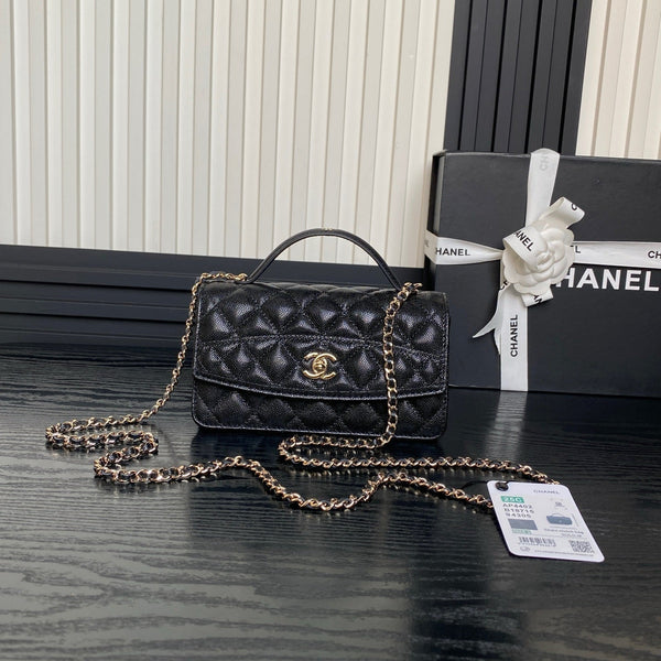 25C FLAP BAG 18 IN BLACK SHINY GRAINED CALFSKIN GOLD HARDWARE